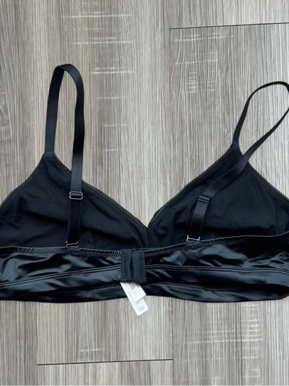 Black satin unlined triangle bralette with adjustable straps and hook closure - Picture 2 of 3